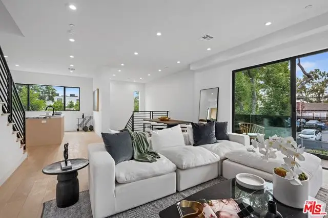 1426 N Sycamore Avenue, Los Angeles, CA 90028 - Image #2