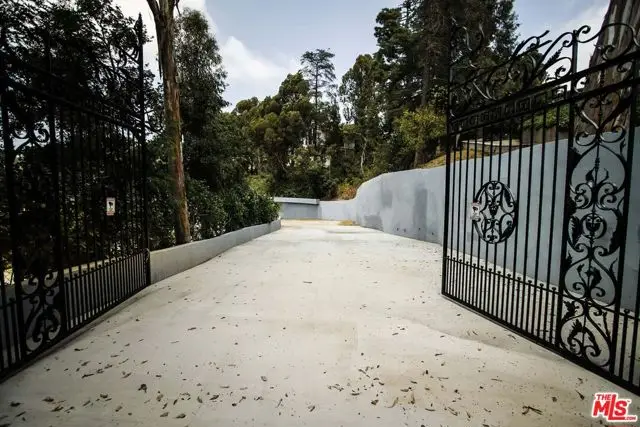 901 Strada Vecchia Road, Los Angeles, CA 90077 - Image #3