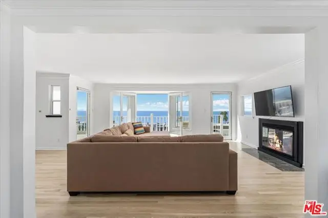 2407 Bayview Drive #3, Manhattan Beach, CA 90266 - Image #3