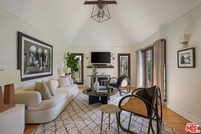 1332 S Ogden Drive, Los Angeles, CA 90019 - Image #1