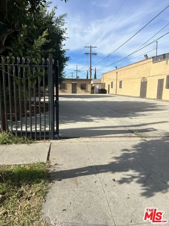 6611 S San Pedro Street, Los Angeles, CA 90003 - #3