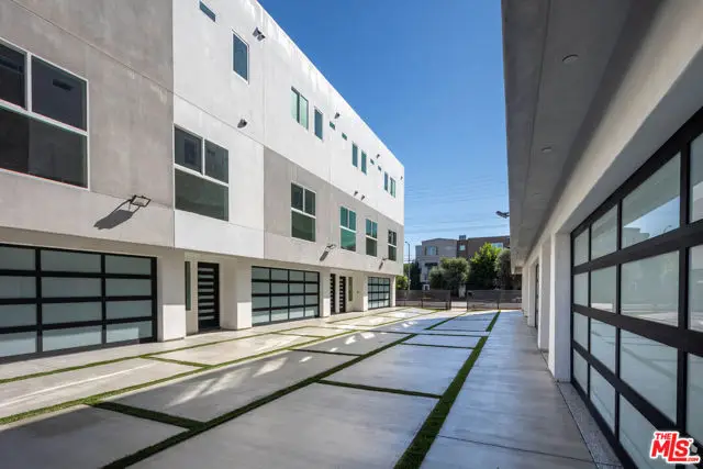 5655 Hazeltine Street, Van Nuys, CA 91401 - Image #3