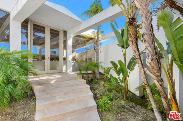 11975 Crest Place, Beverly Hills, CA 90210 - Image #2