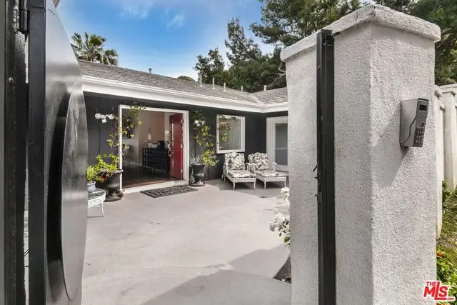 3200 Wrightwood Drive, Studio City, CA 91604 - Image #2