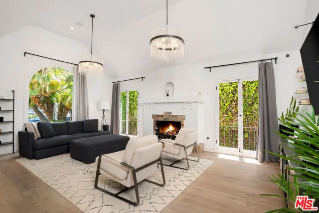 321 N Laurel Avenue, Los Angeles, CA 90048 - Image #2