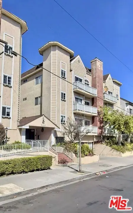 5135 Zelzah Avenue #203, Encino, CA 91316 - Image #1