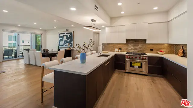 505 Barrington #302, Los Angeles, CA 90049 - Image #3