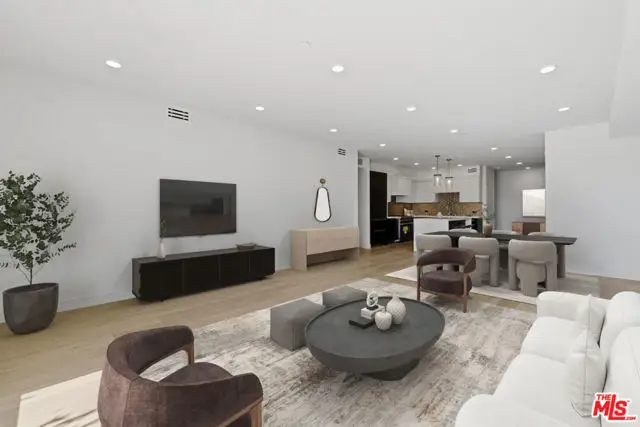 505 S Barrington Avenue #304, Los Angeles, CA 90049 - Image #3