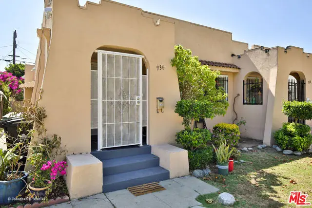 936 S Lucerne Boulevard, Los Angeles, CA 90019 - Image #2