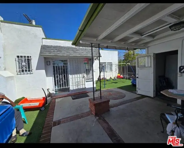 611 W 109th Street, Los Angeles, CA 90044 - Image #2