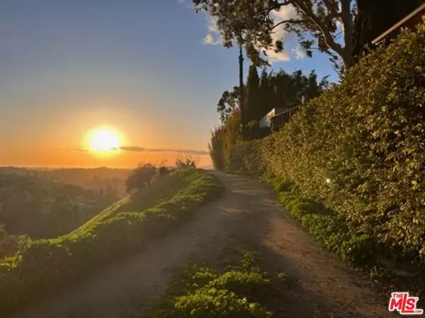 516 N Rustic Drive, Los Angeles, CA 90065