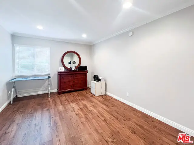 18645 Hatteras Street #110, Tarzana, CA 91356 - Image #2