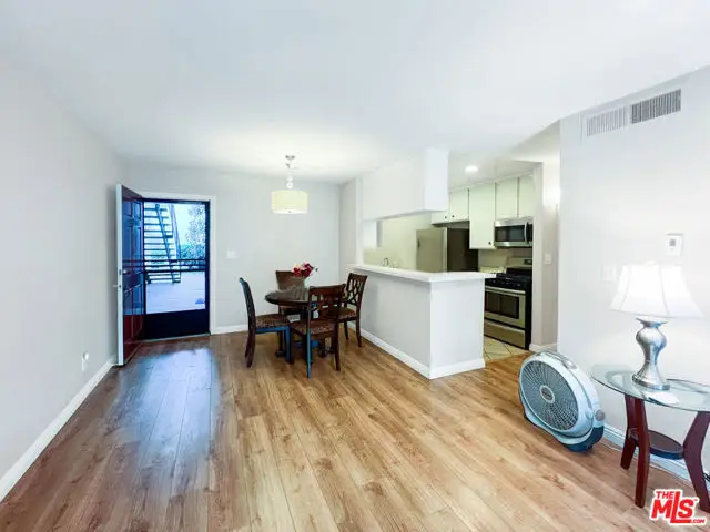 18645 Hatteras Street #110, Tarzana, CA 91356 - Image #3