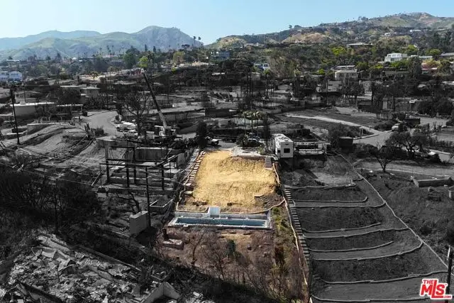 16556 Chattanooga Place, Pacific Palisades, CA 90272 - Image #2