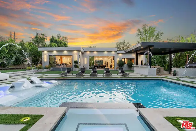 5354 Vanalden Avenue, Tarzana, CA 91356 - Image #2