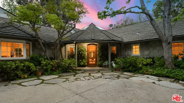 2576 Benedict Canyon Drive, Beverly Hills, CA 90210 - Image #3