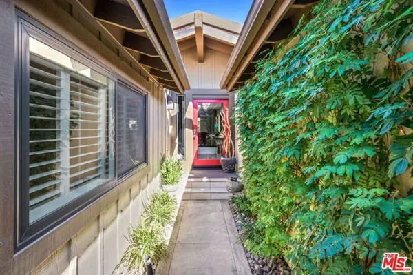 84 Running Springs Drive, Palm Desert, CA 92211