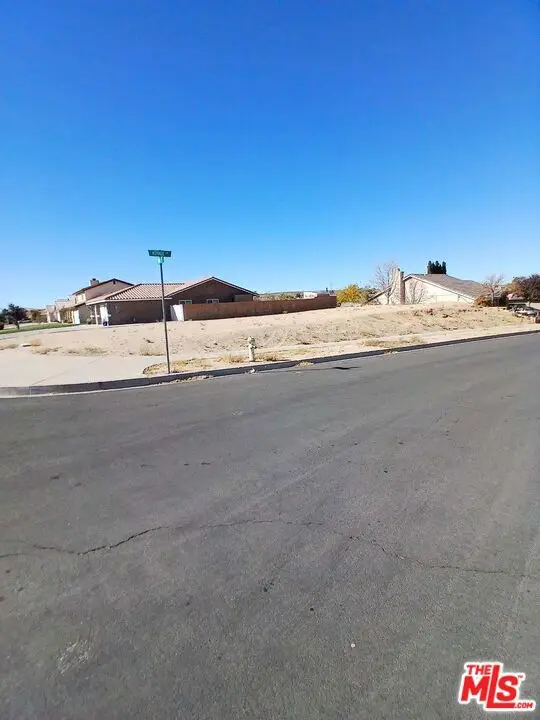 14020 N Topmast Drive, Helendale, CA 92342