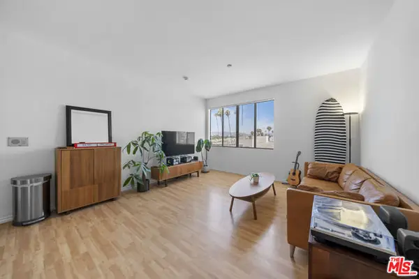 533 S St Andrews Place #420, Los Angeles, CA 90020