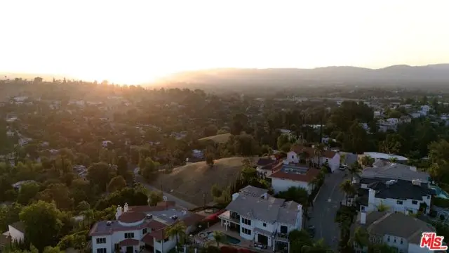 5015 Calatrana Drive, Woodland Hills, CA 91364 - Image #2