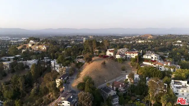 5015 Calatrana Drive, Woodland Hills, CA 91364 - Image #3