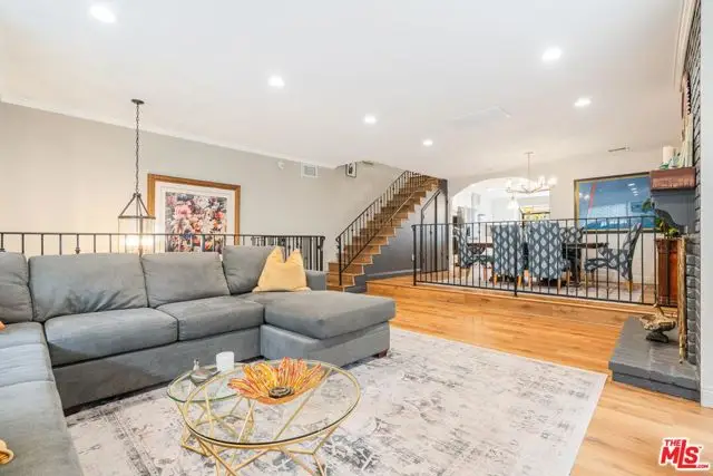 18100 Burbank Boulevard #26, Tarzana, CA 91356 - Image #1