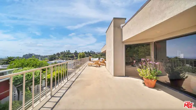 966 Bluegrass Lane, Los Angeles, CA 90049 - Image #2