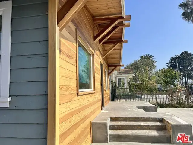 143 N Hobart Boulevard, Los Angeles, CA 90004 - Image #3