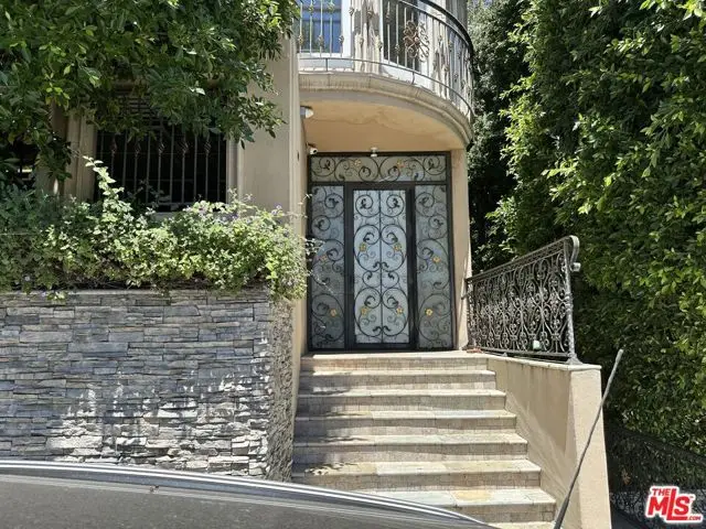 3401 Barham Boulevard #3, Los Angeles, CA 90068 - Image #1