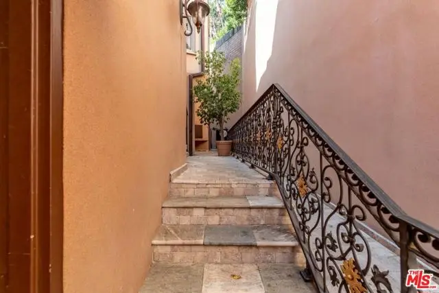 3401 Barham Boulevard #3, Los Angeles, CA 90068 - Image #3