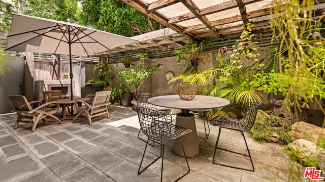 853 S Bundy Drive, Los Angeles, CA 90049 - Image #2