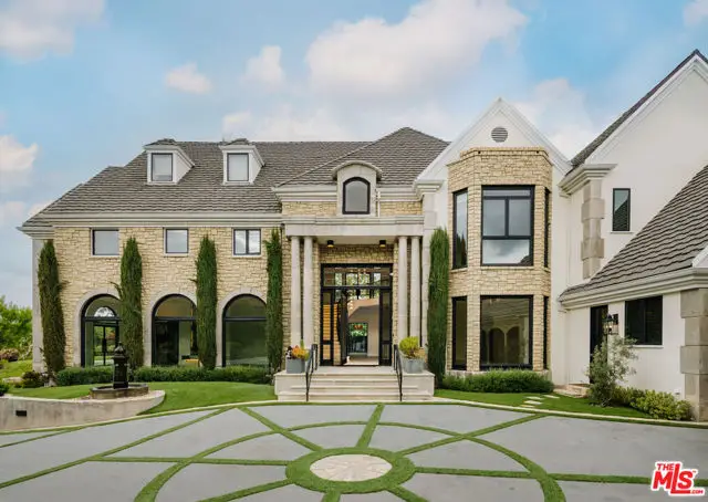 20608 Chatsboro Drive, Woodland Hills, CA 91364 - Image #1