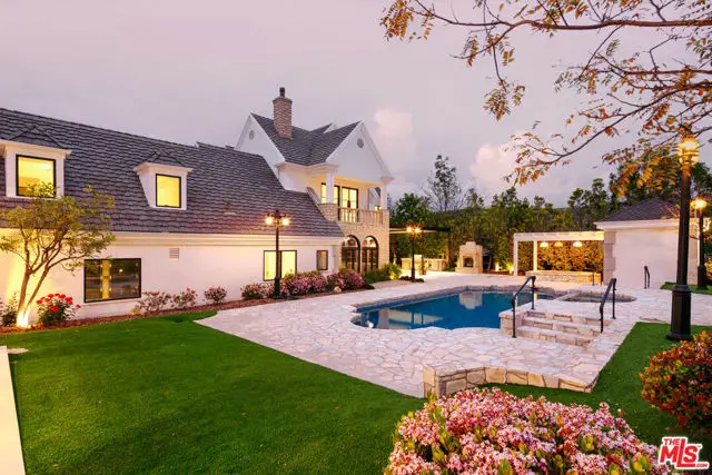 20608 Chatsboro Drive, Woodland Hills, CA 91364 - Image #2