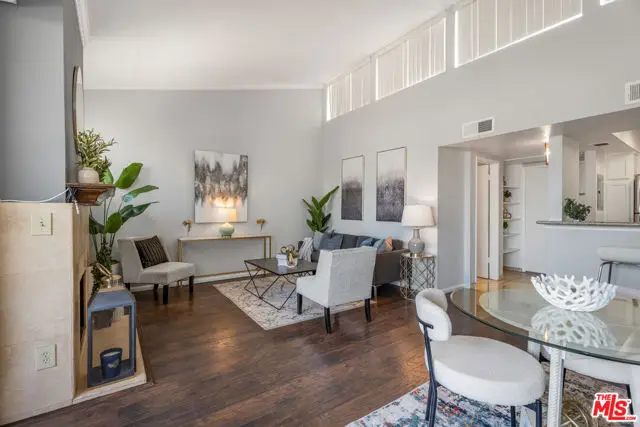 5325 Newcastle Avenue #327, Encino, CA 91316 - Image #2