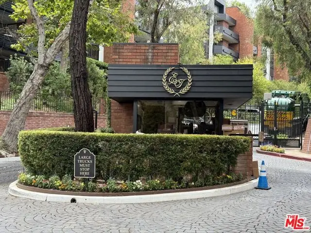 4752 Park Encino Lane #212, Encino, CA 91436 - Image #2