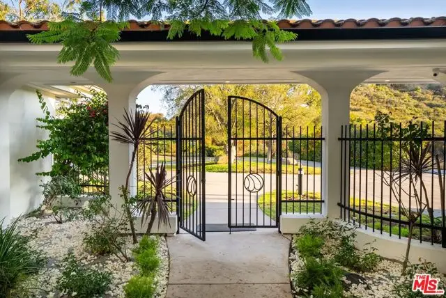 21965 Saddle Peak Road, Topanga, CA 90290 - Image #3