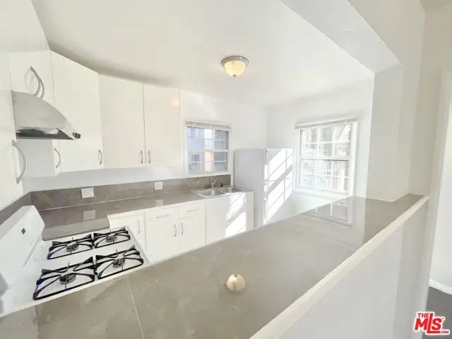 8738 Ramsgate Avenue, Los Angeles, CA 90045 - Image #2