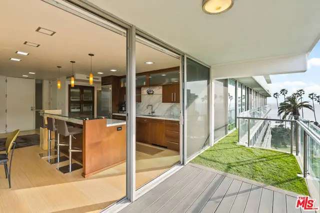 535 Ocean Avenue #8C, Santa Monica, CA 90402 - Image #3