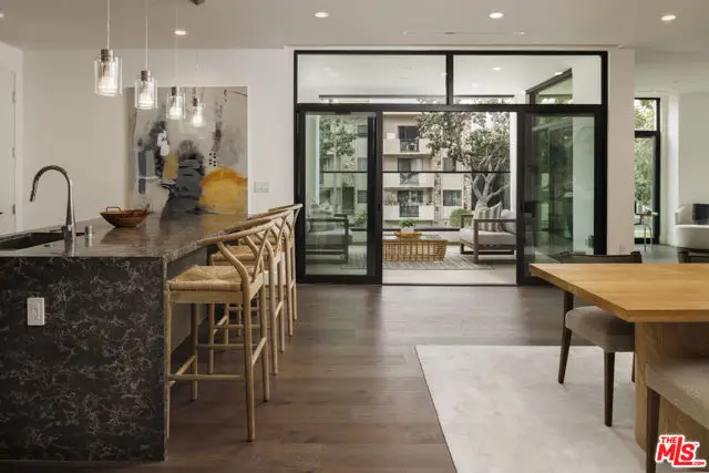 425 N Palm Drive #201, Beverly Hills, CA 90210 - Image #1