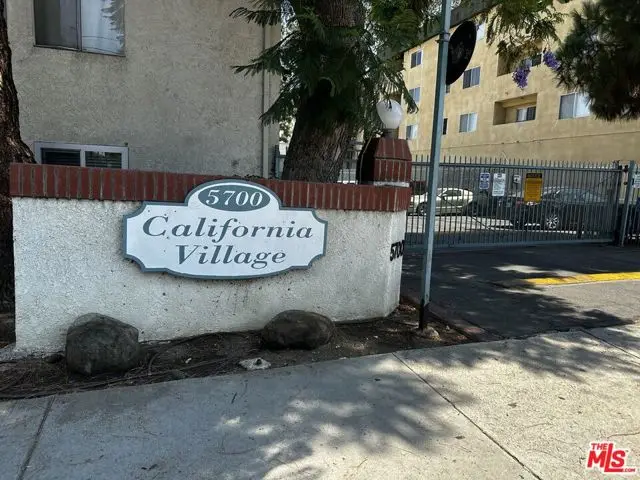 5700 Etiwanda Avenue #135, Tarzana, CA 91356 - Image #2