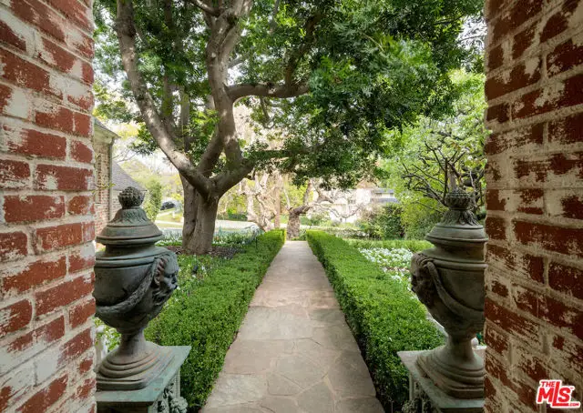 601 Woodruff Avenue, Los Angeles, CA 90024 - Image #3