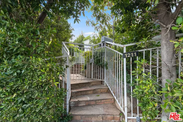1211 Hilldale Avenue, West Hollywood, CA 90069 - Image #2