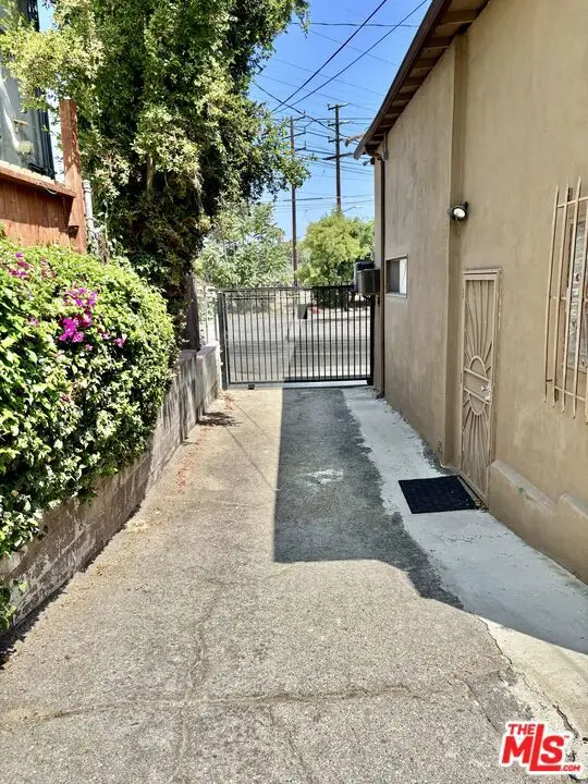 6041 Cleon Avenue, North Hollywood, CA 91606 - Image #3