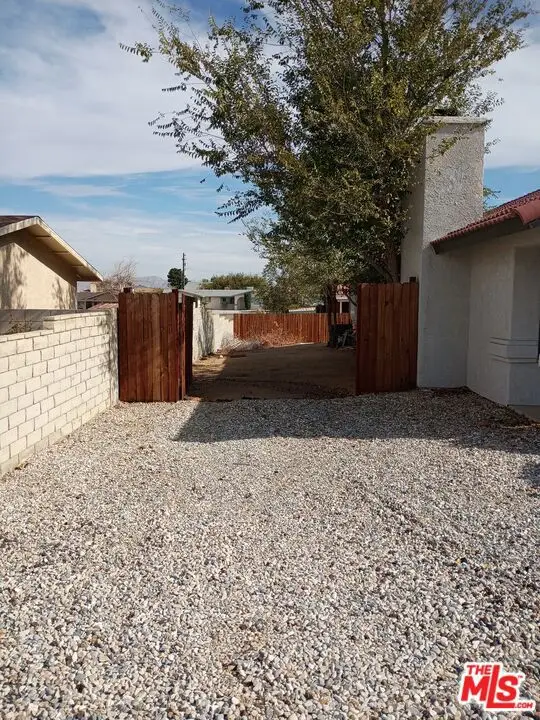 14055 Montecito Drive, Victorville, CA 92395