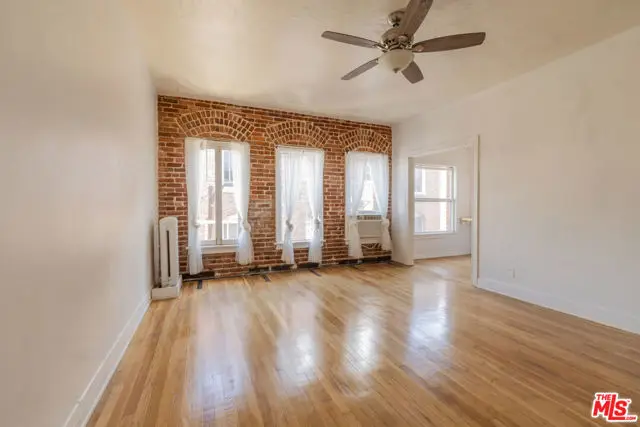 2121 James M Wood Boulevard #411, Los Angeles, CA 90006 - Image #2