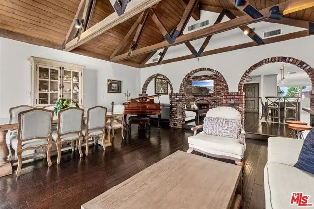 2950 N Lincoln Street, Burbank, CA 91504 - Image #2