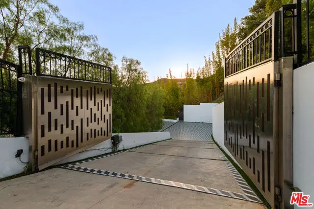 7080 Mulholland Drive, Los Angeles, CA 90068 - #2