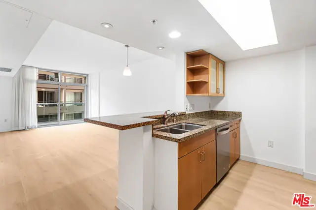 13700 Marina Pointe Drive #421, Marina Del Rey, CA 90292 - Image #1