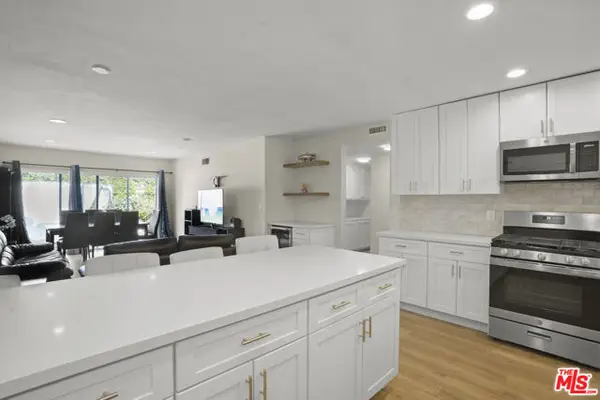 20243 Valerio Street, Winnetka (los Angeles), CA 91306