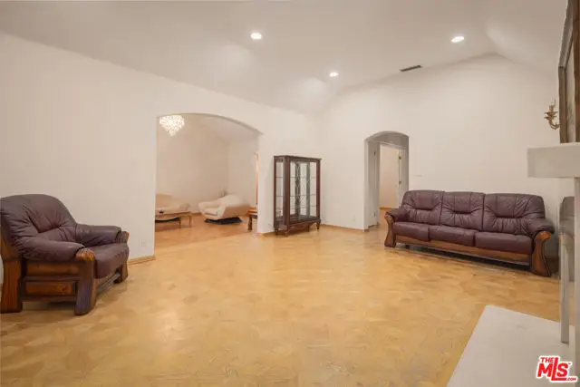 6451 Maryland Drive, Los Angeles, CA 90048 - Image #3